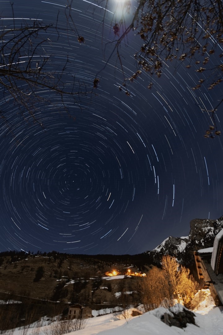 Circumpolaire Très léger voile de brume, -4°C, quasi pleine lune dans le dos, ISO 500, 25" et f:2,8 objectif Nikkor 14/24 2,8